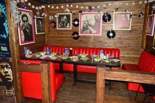 NIRVANA PUB - зал в стилі рок-н-рол