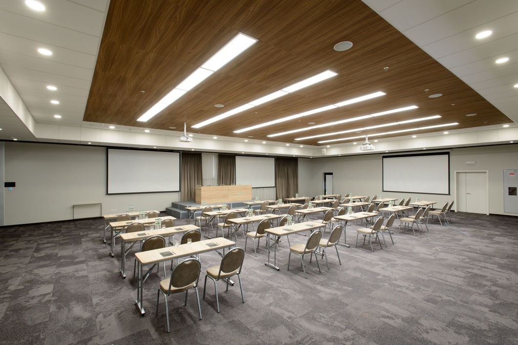 Сучасний зал Рімо від Favor Pаrk Hotel