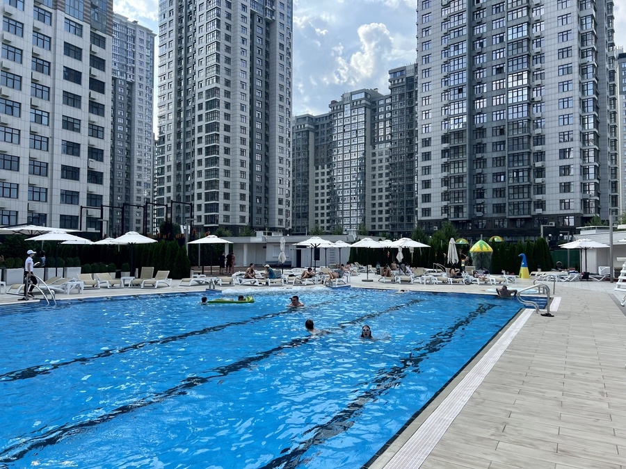 Преміум локація з рестораном та басейном