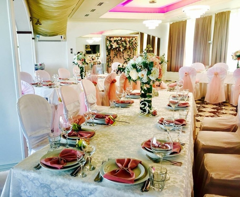 Святковий банкетний зал ресторану "Коляда"