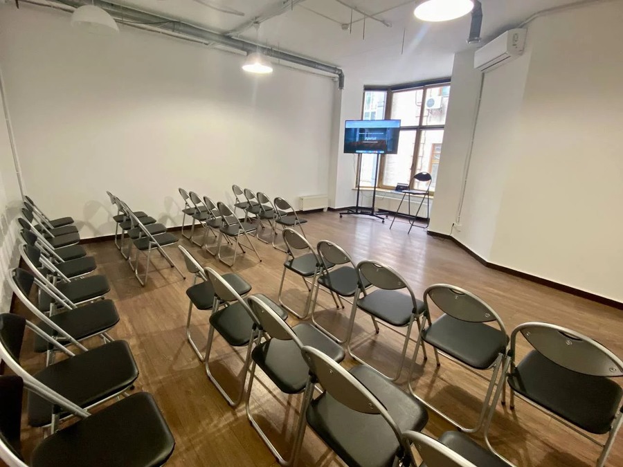 Компактний конференц-зал "С" в центрі Києва