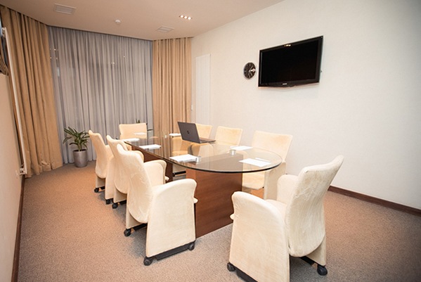 Кімната перемовин у Invite Hub