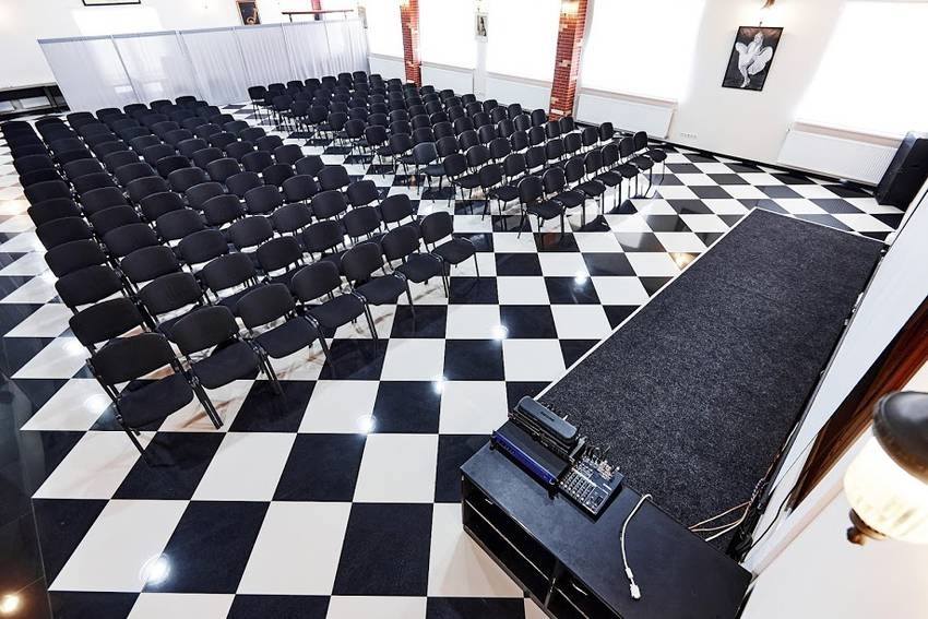 Современный конференц-зал в стиле лофт