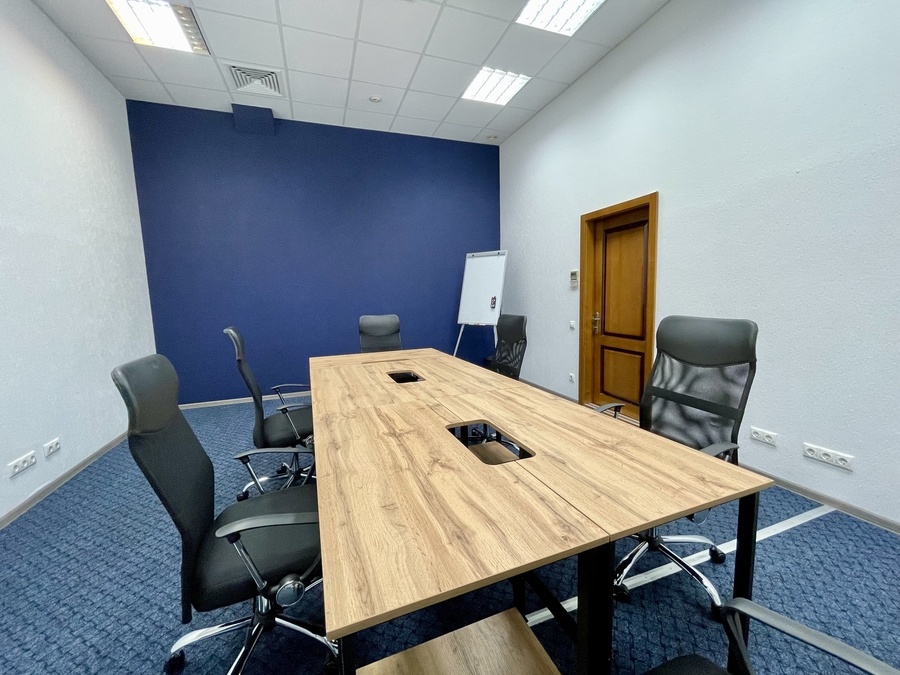 Кімната для переговорів у центрі Києва