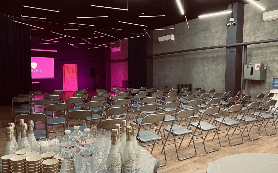 Івент-простір LUCKY STEP