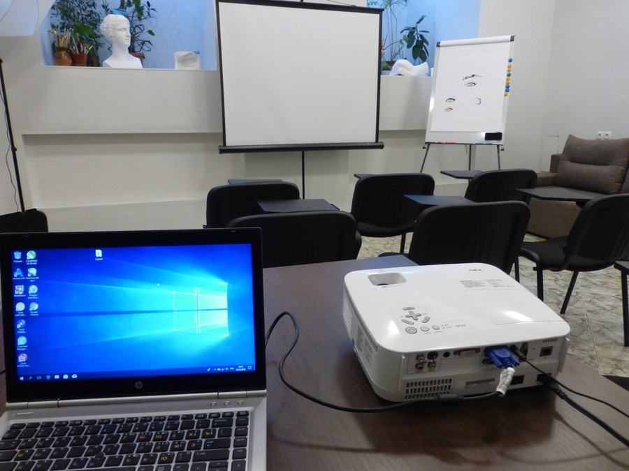 Небольшой зал для мастер-классов на Берестейской 