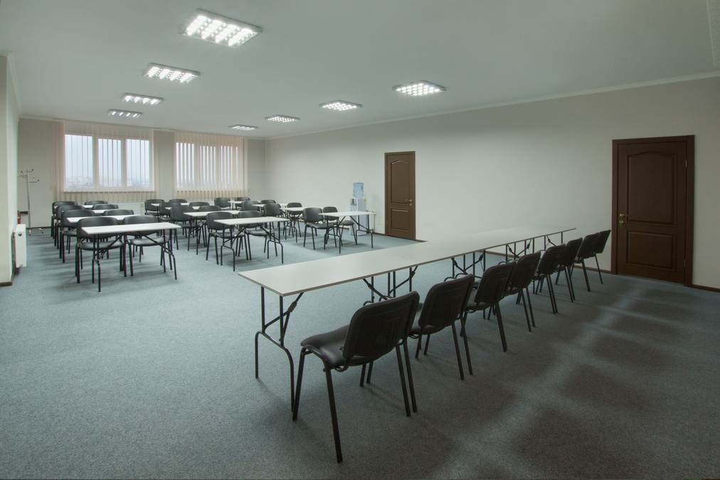 Презентабельный зал для лекций и обучения