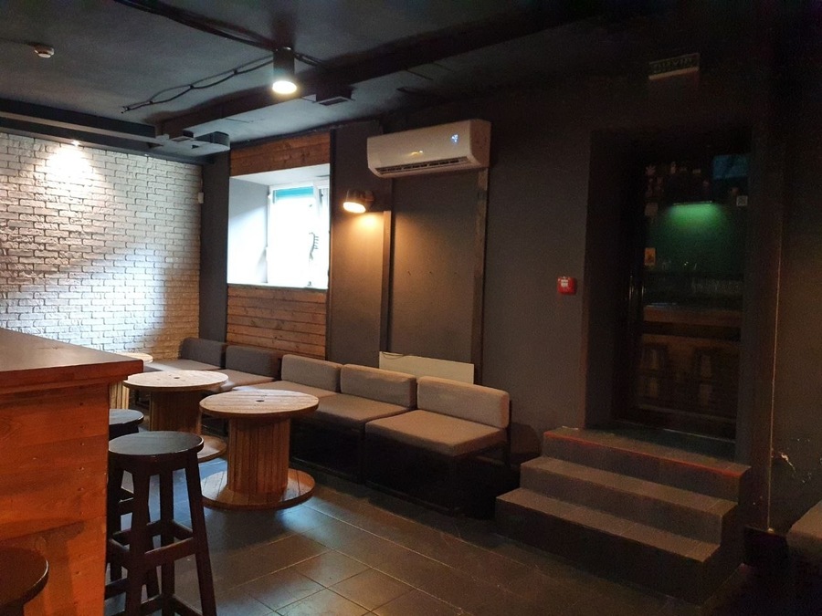 Локація-бар на Подолі