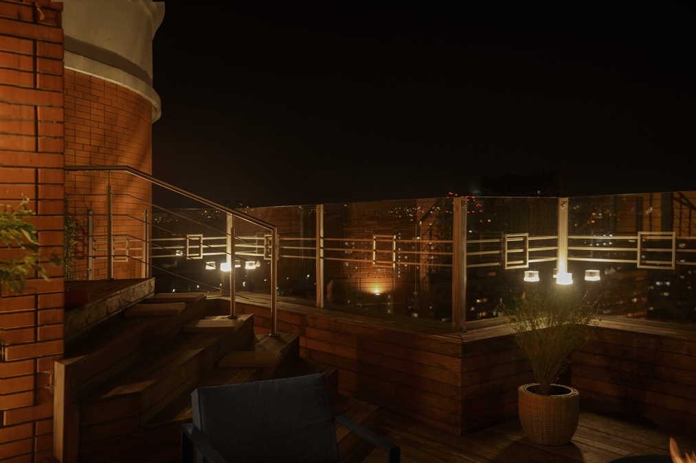 Велика Тераса на 21 поверсі з видом на Печерськ