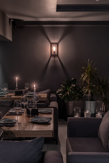 Таємний лаунж бар в центрі міста з трьома залами 