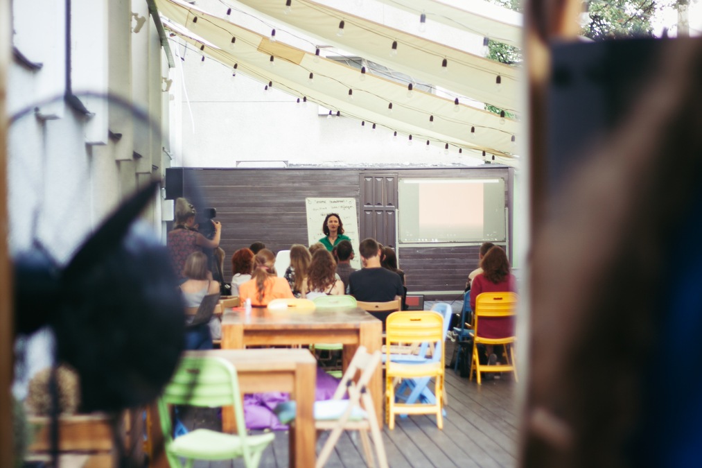 Открытая площадка в стиле лофт 