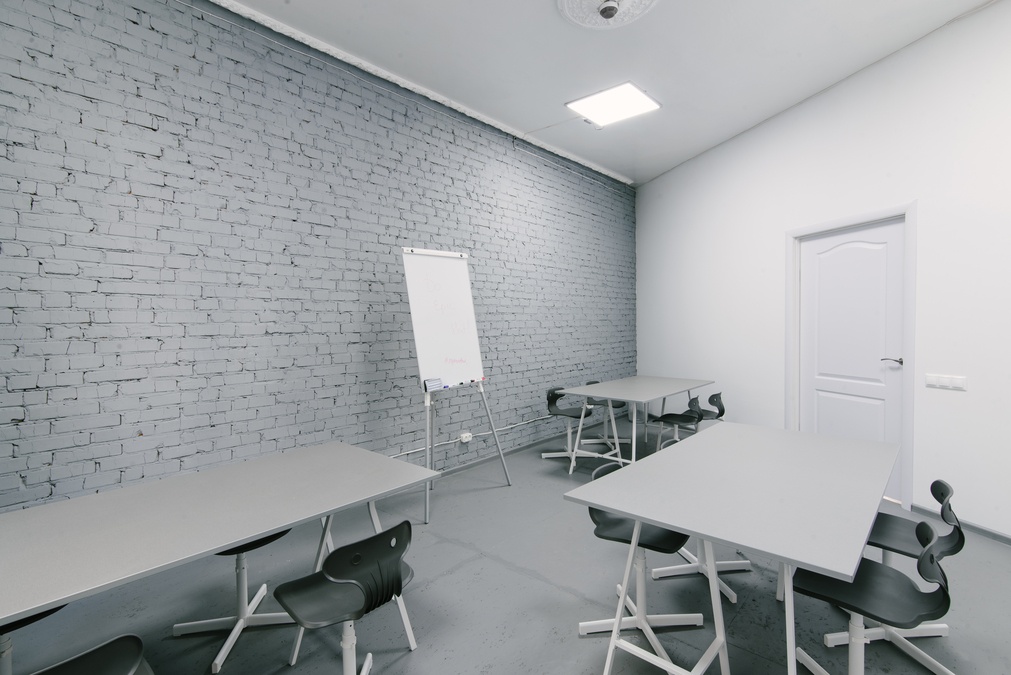 Уютный лофт в белых тонах