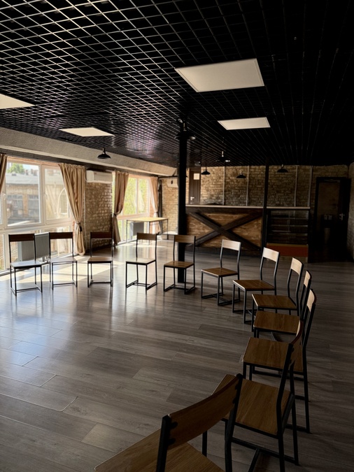 Зал лофт для конференції, переговорів