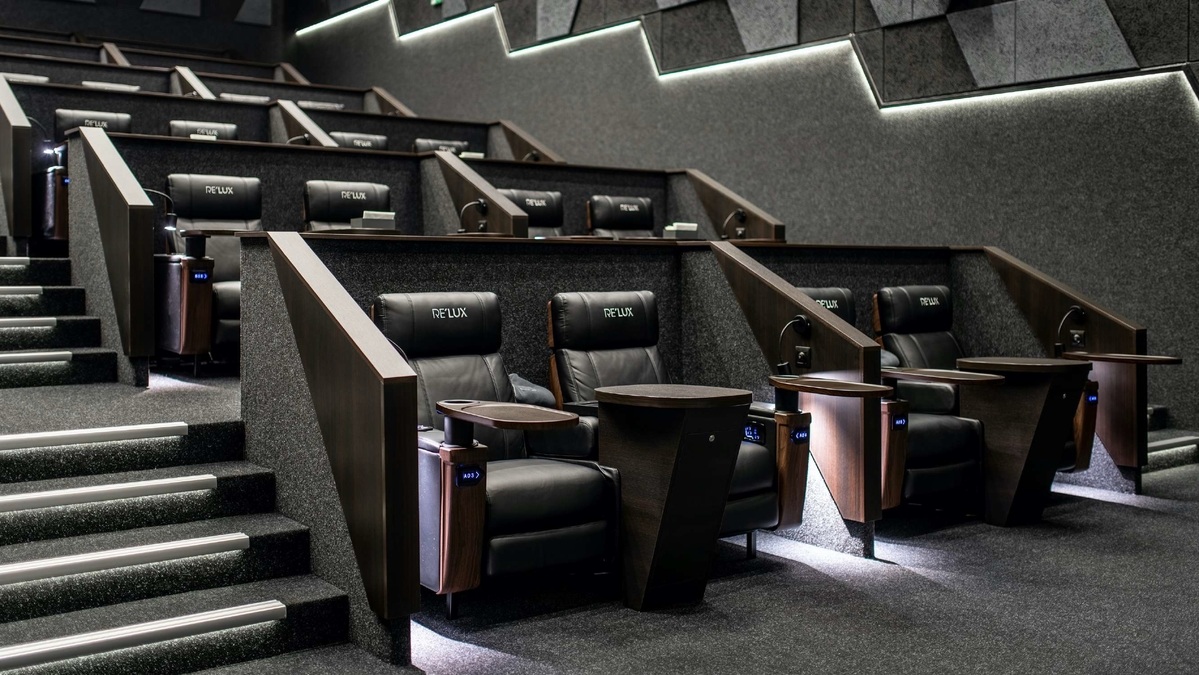 Кіноресторан RELUX від Планета Кіно в RIVER Mall