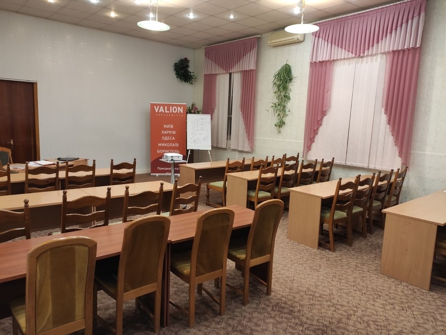 Містка зала для лекцій, семінарів, тренінгів 