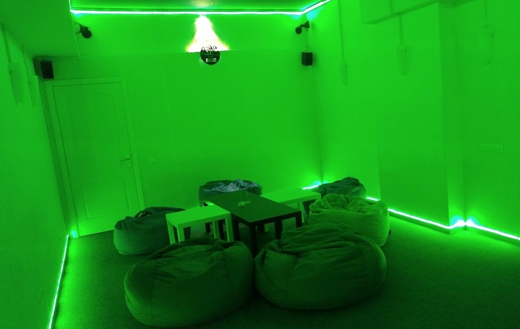 Видеозал в АнтиКафе "Олень и чай"