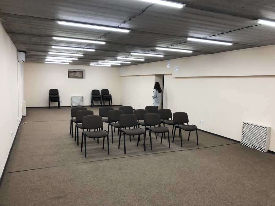 Хороший зал для мероприятий 