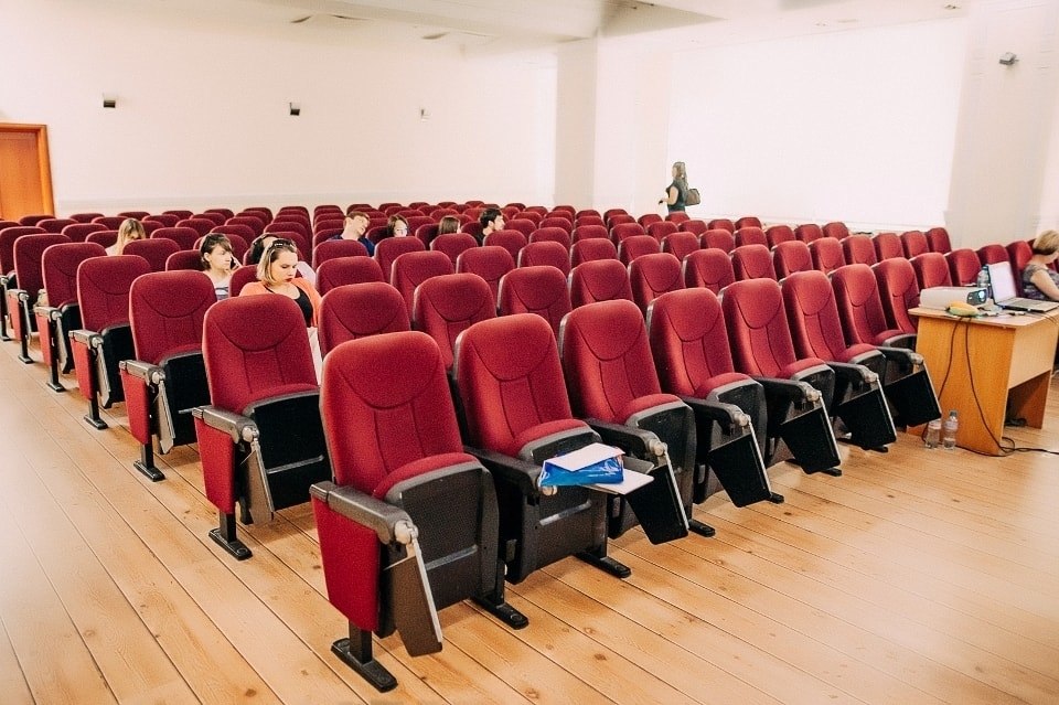 bolshoy-zal-uzkoglazoy-samigullina-porno-zvezdi