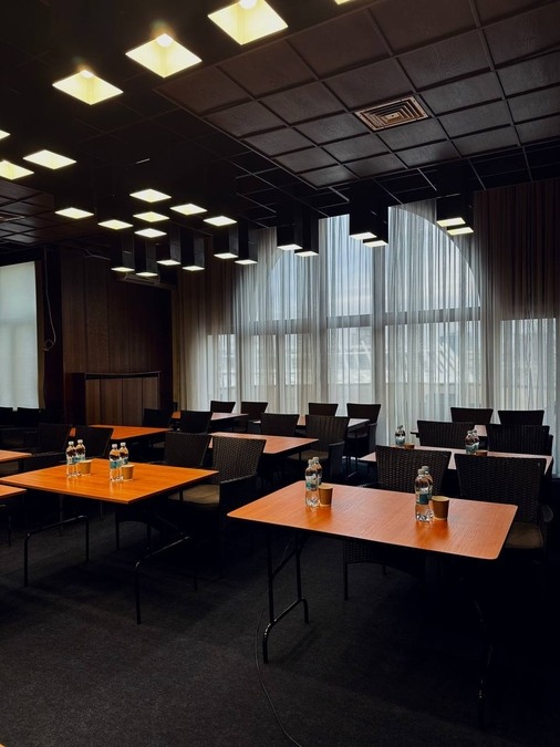 Кортез Хол - івент простір біля НСК Олімпійський