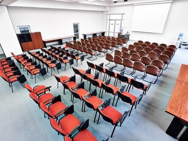 Презентабельный зал на Лукьяновке 