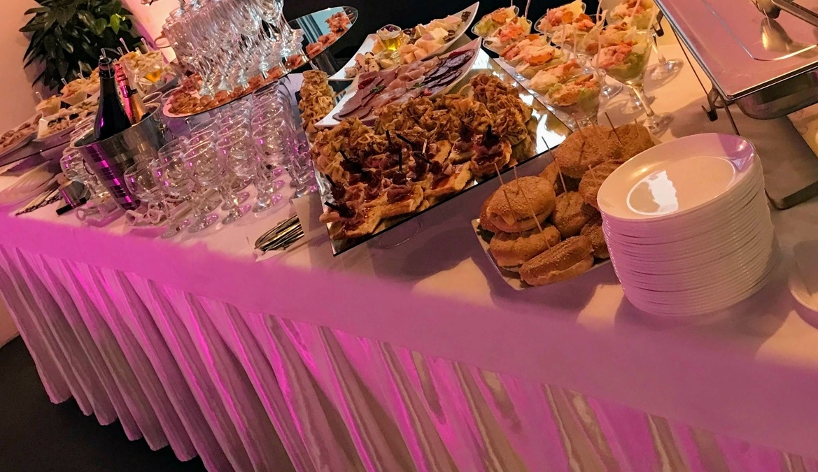 Happy Hall - антикафе в стиле лофт