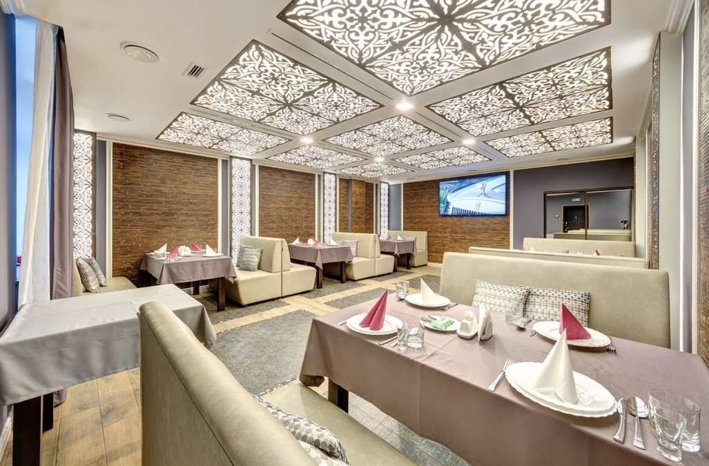 Средний зал в ресторане Орхан