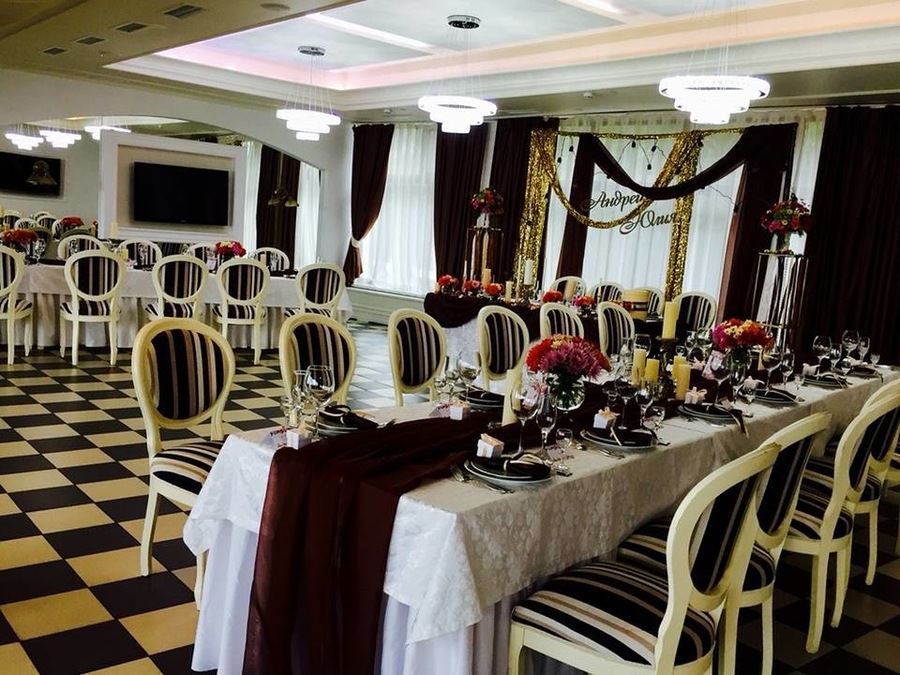 Святковий банкетний зал ресторану "Коляда"