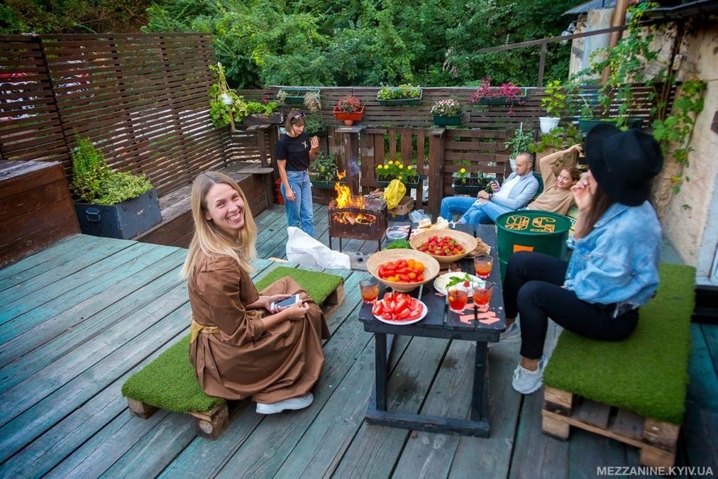 Mezzanine – арт-пространство с террасой на Подоле