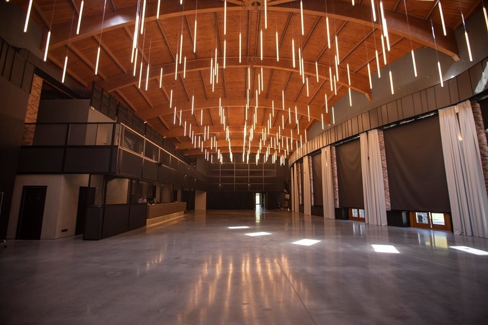 Mayachok Event Hall - Витражный зал