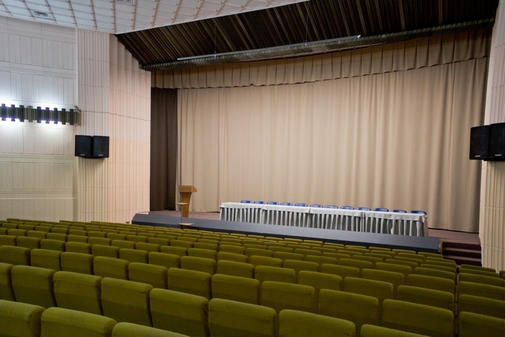 Зал "Театральный" в гостиничном комплексе "Турист"