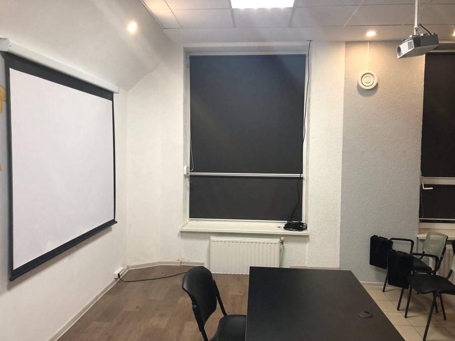 Универсальный зал возле метро Ботанический сад