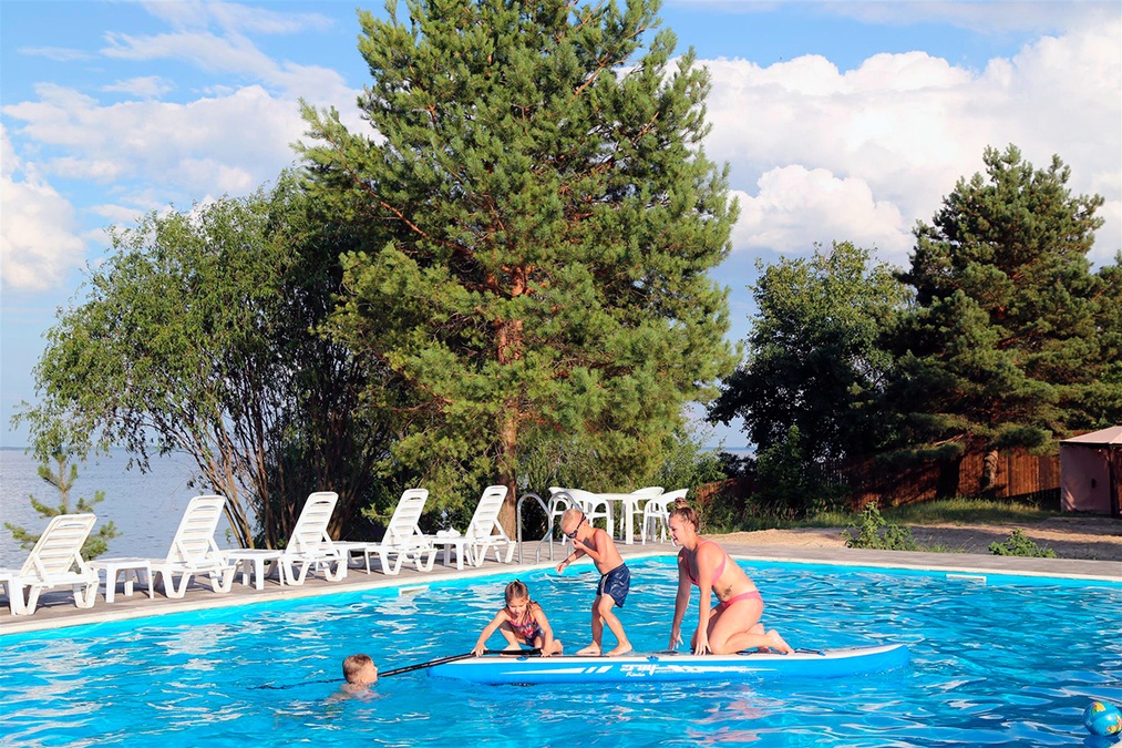 Загородная локация Morewell с отелем