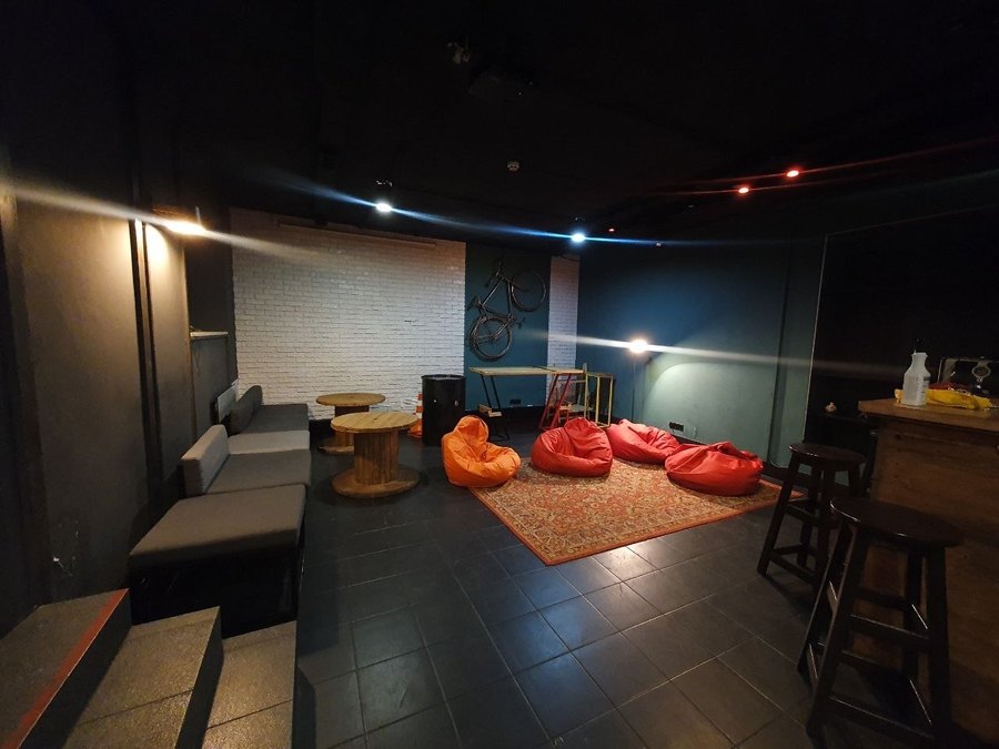 Локація-бар на Подолі