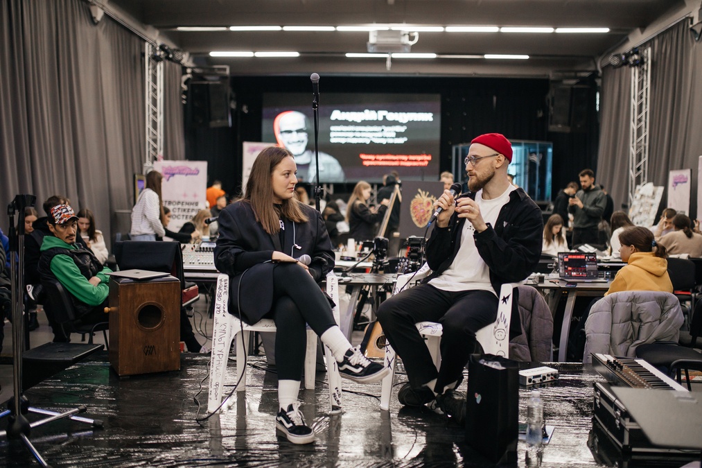 Великий зал «Місто» біля м.Почайна