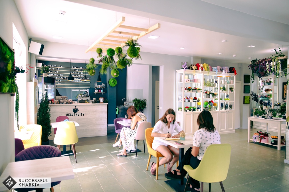Зал у кафе-бутік "КаваКвіти"