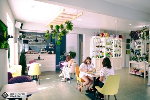 Зал у кафе-бутік "КаваКвіти"