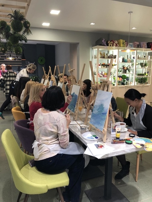 Зал у кафе-бутік "КаваКвіти"