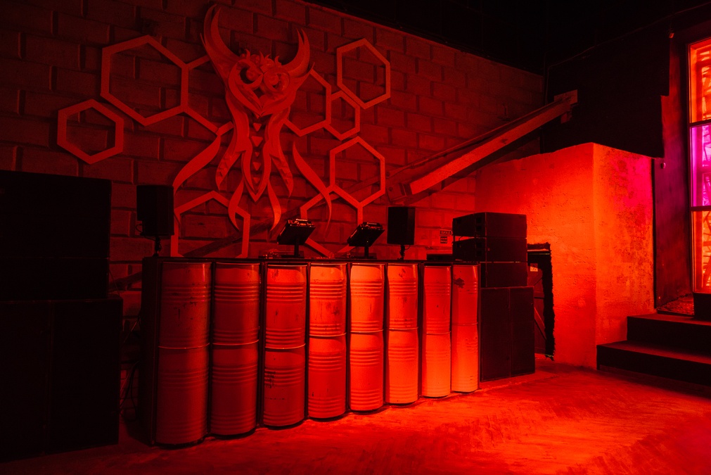 Двухуровневая площадка для ивентов 