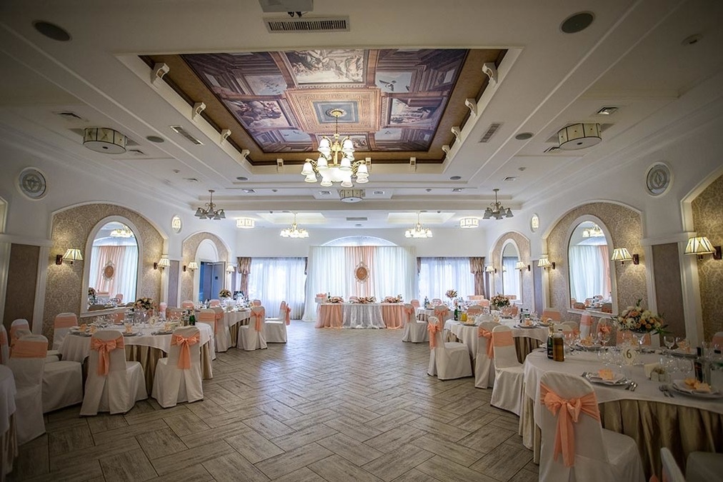 Роскошный банкетный зал «ВЕРСАЛЬ»
