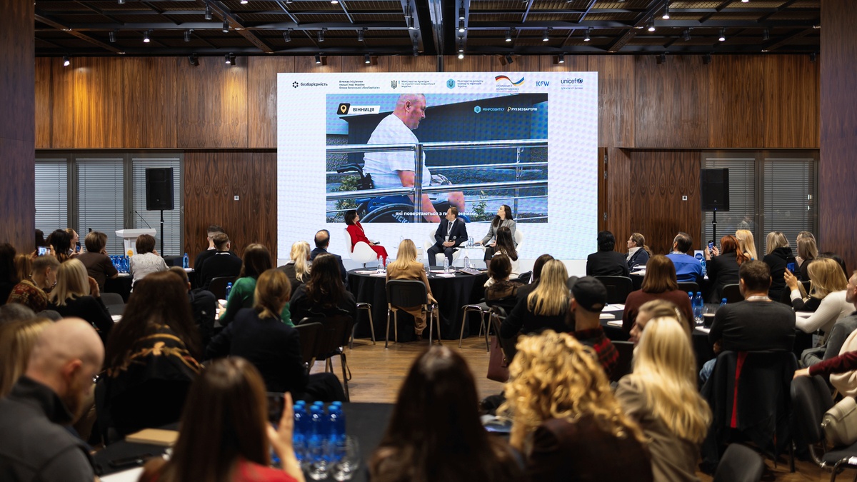 Мала виставкова зала | Parkovy