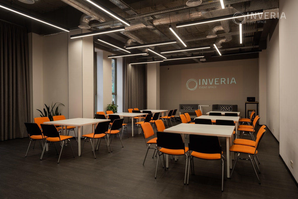 WEST зал для командної роботи