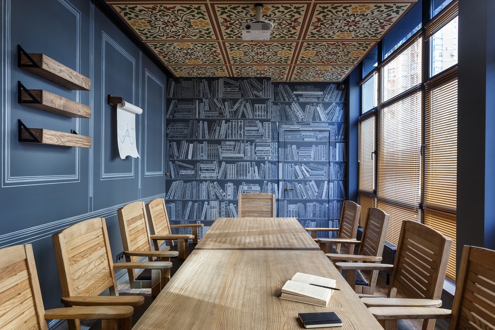 Изысканный зал для бизнес встреч "Библиотека"