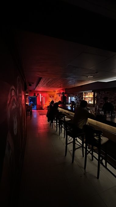 Таємний лаунж бар в центрі міста з трьома залами 