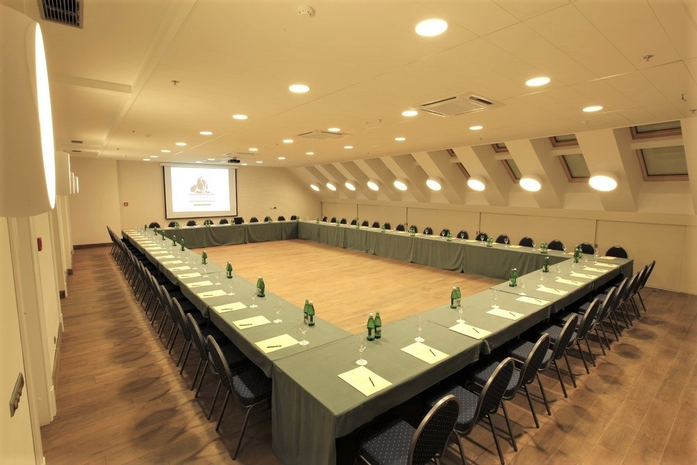 Вишуканий зал в центрі міста від Leopolis Hall