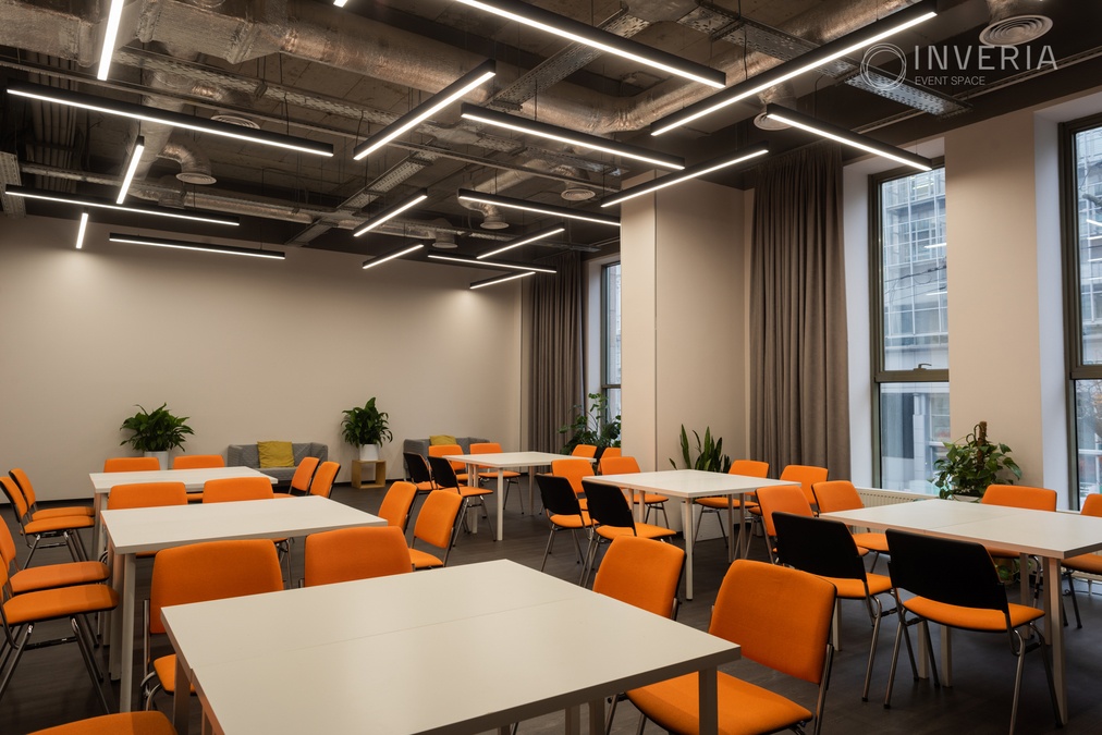 WEST зал для командної роботи