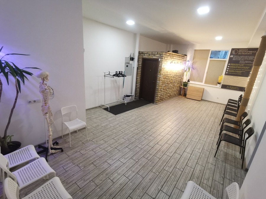 Невеликий зал для тренінгів та семінарів