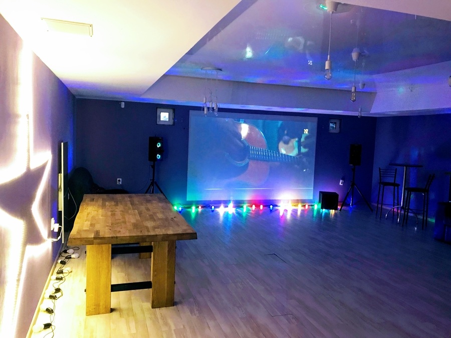 Happy Hall - антикафе в стиле лофт