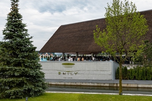ISLAND BEACH CLUB