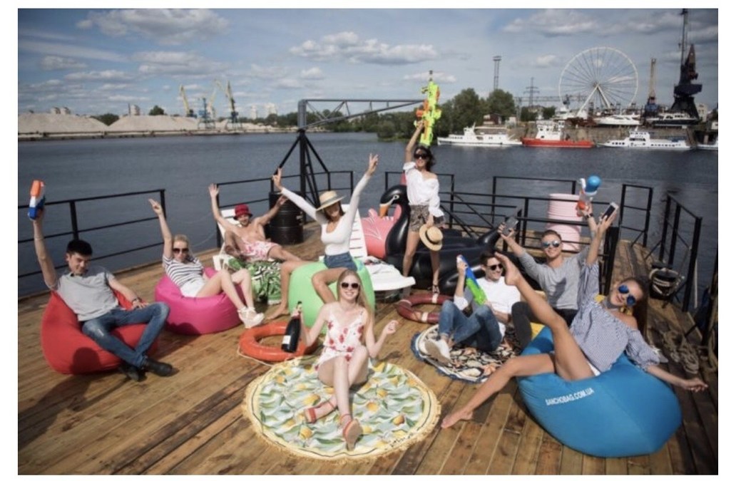 Івент-майданчик на теплоході BARZHA