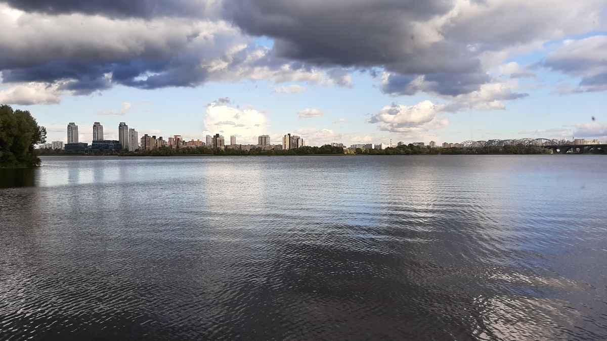 Конференц-зал на Дніпрі від готелю "Faraon"